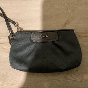 COACH wristlet - beautiful looks never been used